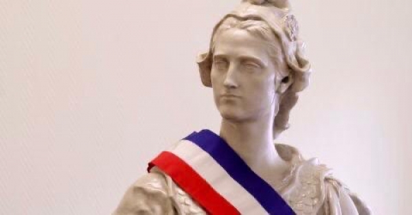 Hommage à l&#039;action des élus locaux